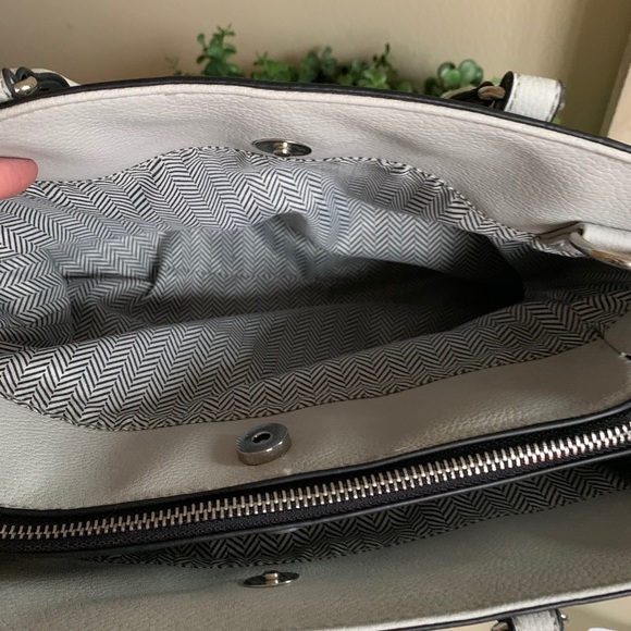 Pebbled leather gray hand bag with handles - Picture 9 of 11